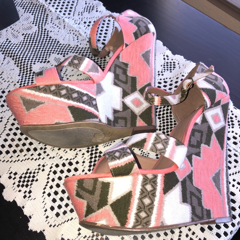 Open Toe Wedge Coral Aztec Print.